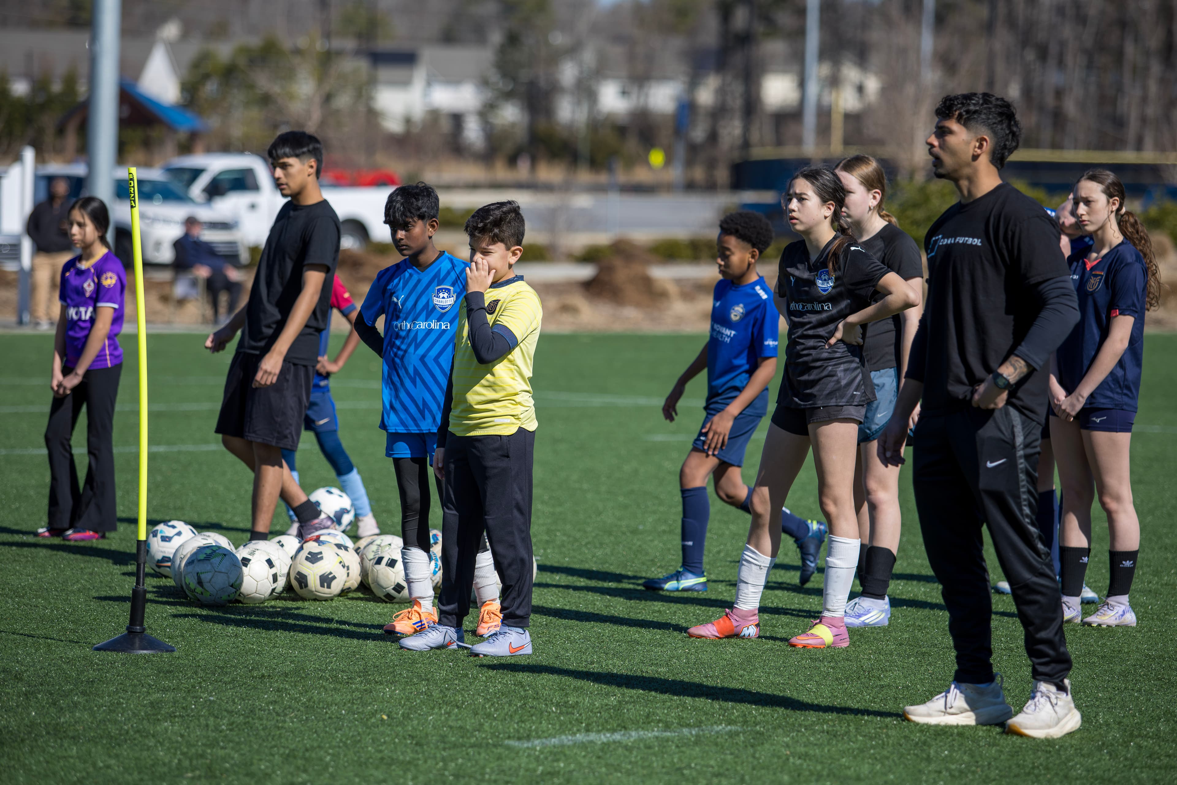 Zona Futbol contact and applications